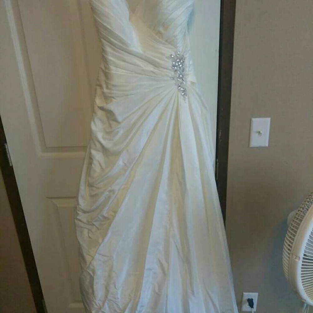 Ivory wedding dress